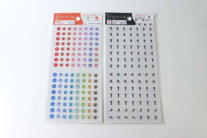 セリアのスケジュールシール「推し活」と「ピクトグラム」がパッケージに入った状態
