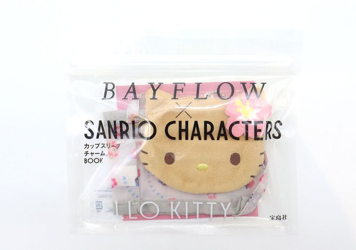 透明な袋に入ったBAYFLOW×サンリオキャラクターズのハローキティカップスリーブチャーム
