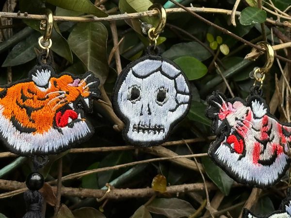 横須賀発！スカジャンの柄刺繍をアクセサリーにしたピアス＆ブレスレット発売
