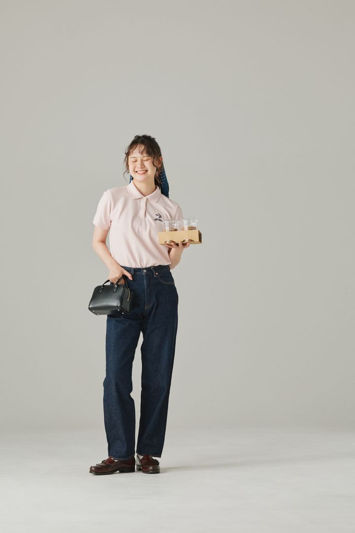 脚長効果絶大で愛用中のインディゴデニム。ポニーテールにバンダナを結んで、50年代のロカビリーニュアンスで【FUDGE FRIEND おしゃれさんの毎日コーディネート vol.747｜うさみ】