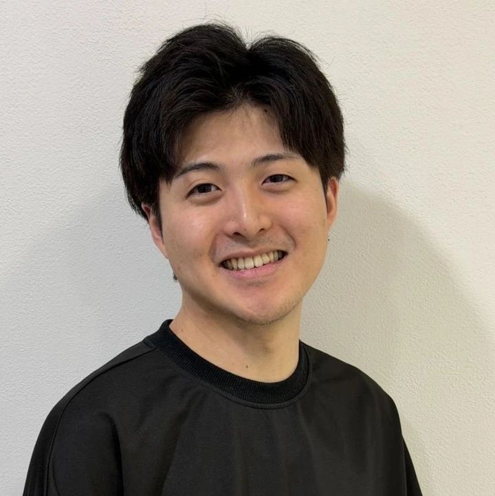 【2026年】大人女子「前髪ありショートボブ」17選。夏のダメージをケアするヘアチェンジなら、前髪を”大人っぽく可愛く”する最旬スタイルを。_12