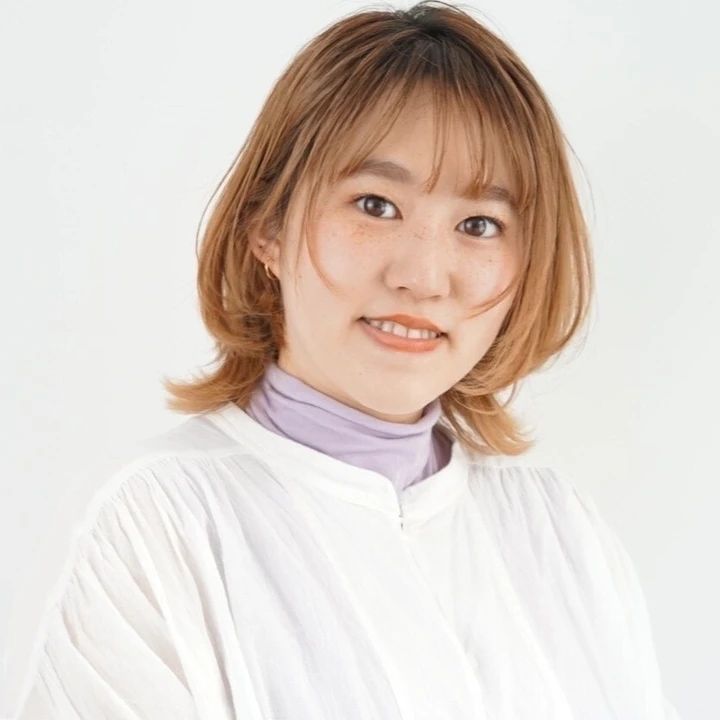 【2026年】大人女子「前髪ありショートボブ」17選。夏のダメージをケアするヘアチェンジなら、前髪を”大人っぽく可愛く”する最旬スタイルを。_16