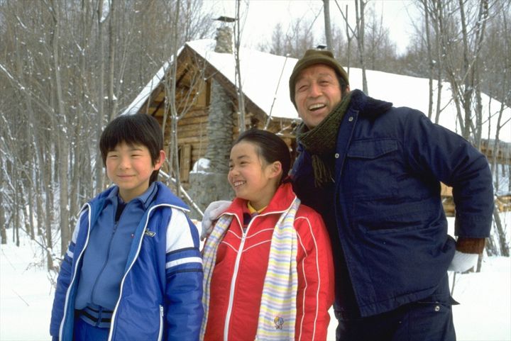 倉本聰さん追悼特別番組 『北の国から ’83冬』より（左から）吉岡秀隆、中嶋朋子、田中邦衛 （C）フジテレビ width=