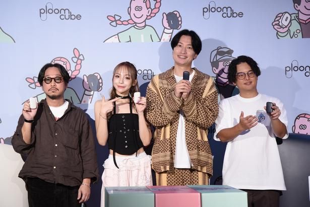 【写真を見る】山添寛さんと鈴木ユリアさんが、全館喫煙可能なポップアップストアの魅力をアピール 撮影：ソムタム田井