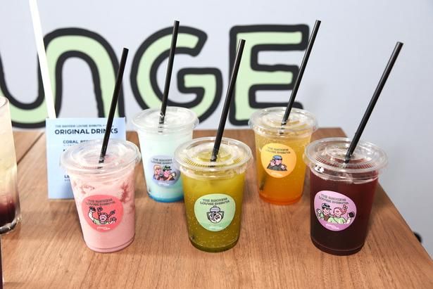 各種ドリンクは500円で販売 撮影：ソムタム田井