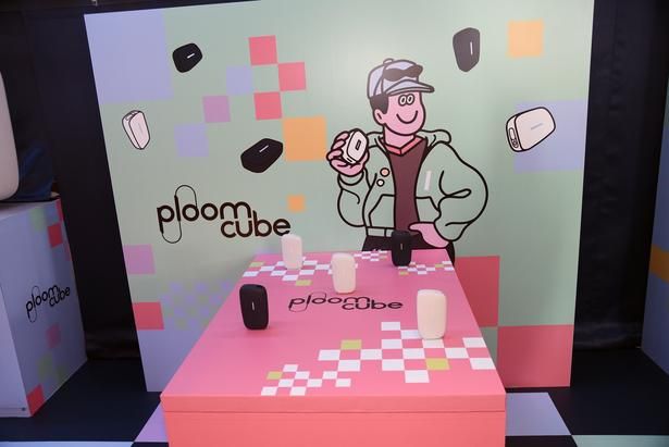 キューブを狙ってリングを投げる「CUBE de WANAGE」 撮影：ソムタム田井