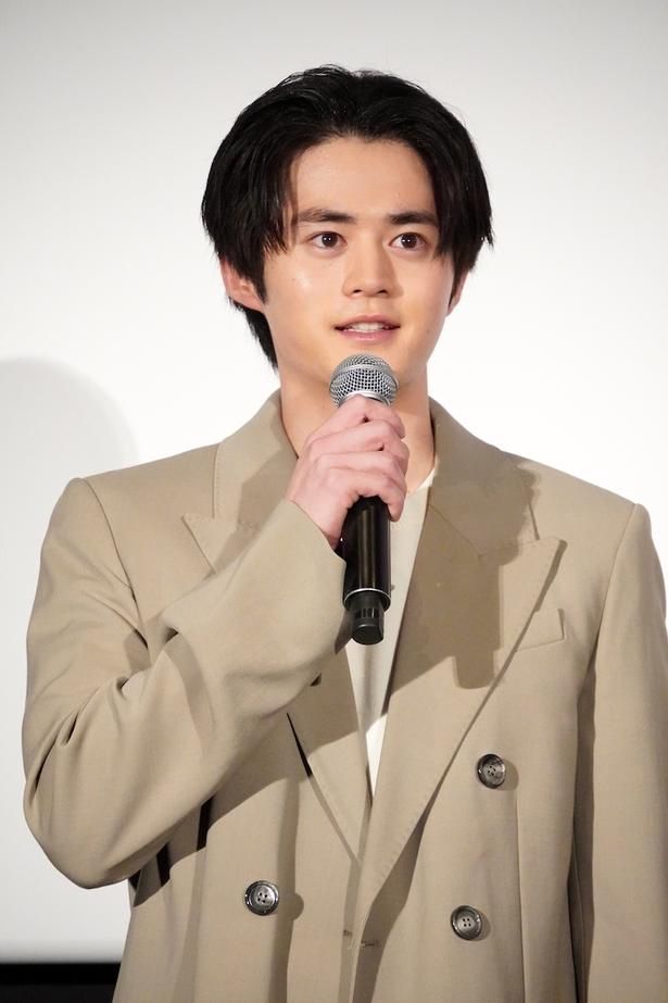 吉井隆役の鈴鹿央士