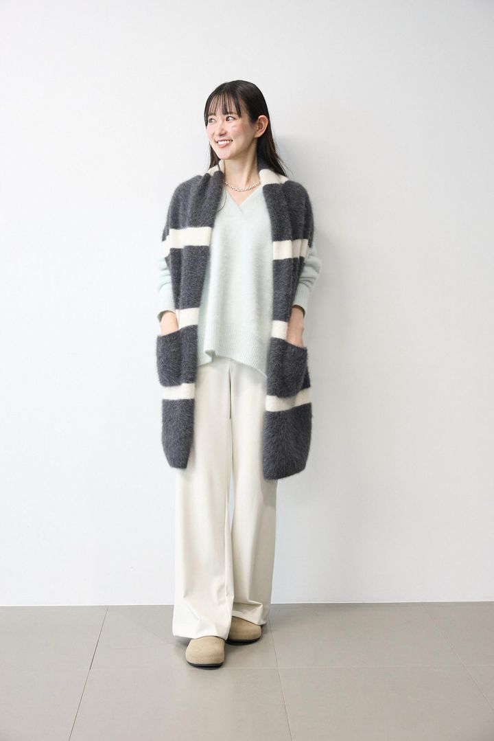 画像: ハイテンションストレートパンツ ¥16,500・ＶネックＦＯＸプルオーバー ¥30,800・ポケット付きFOXストール¥19,800・スエード風サボサンダル ¥15,400・ツイストマンテルチェーンネックレス¥9,900 （バンヤードストーム） www.dot-st.com