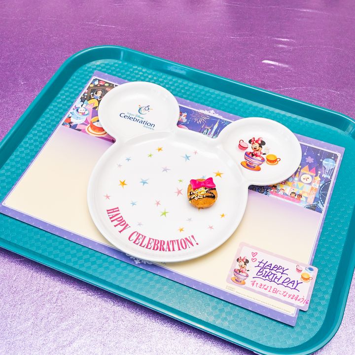 東京ディズニーセレブレーションホテル「セレブレーションプレート＆セレブレーションカード」ウィッシュ・カフェ