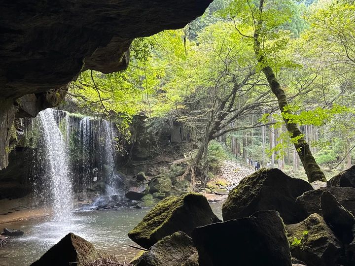 【熊本旅行】カーテンのように落ちる水と光が神秘的な「鍋ヶ滝」がおすすめ_3