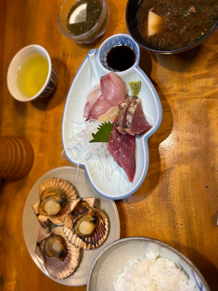 お店の上に巨大伊勢エビ！?伊勢の新鮮な海鮮を楽しむならここ_3
