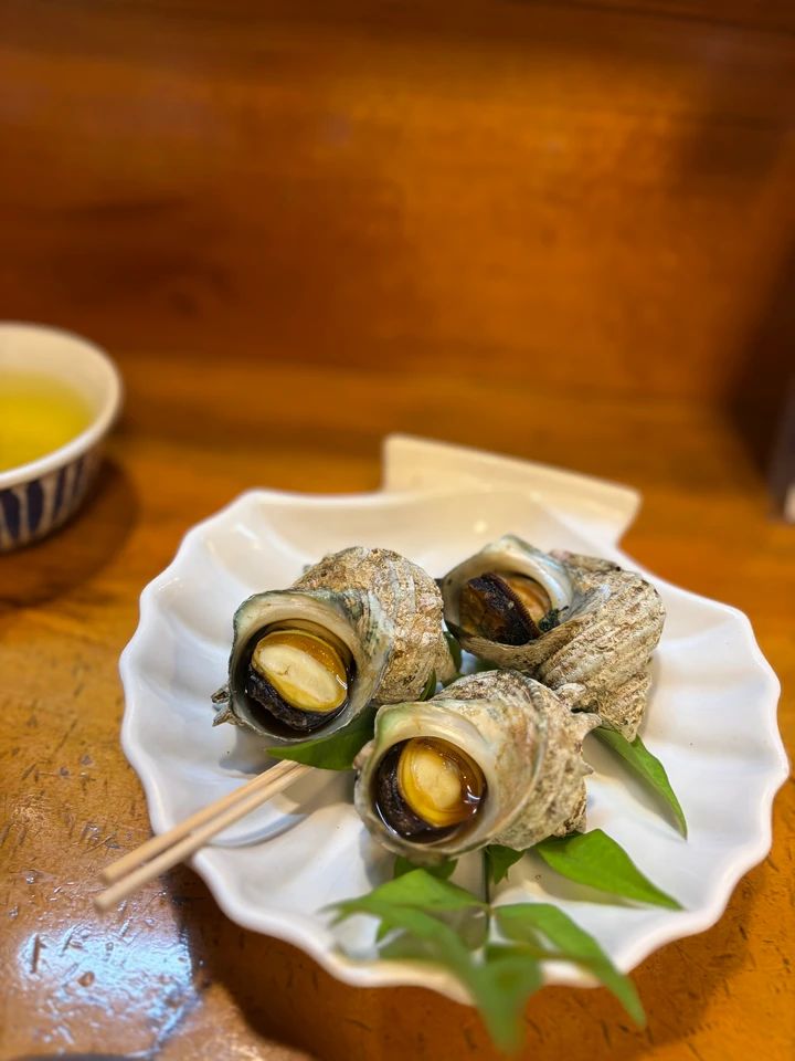 お店の上に巨大伊勢エビ！?伊勢の新鮮な海鮮を楽しむならここ_4