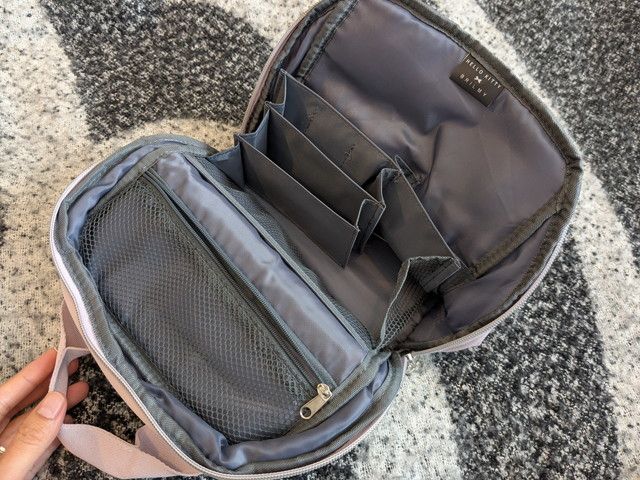 スタンドポーチを開いた内側の全体