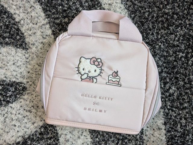 ペールピンクのスタンドポーチの全体