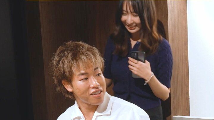 【写真・画像】現役看護師グラドルから密着バックチョーク！ RIZINフライ級王者の反応に皇治「嬉しそう」 1枚目