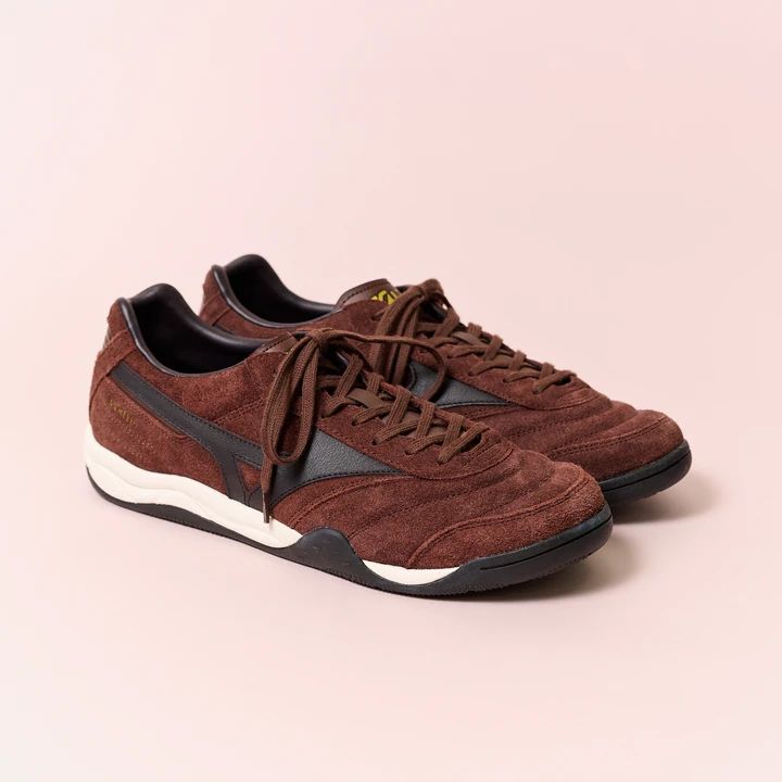 ミズノのスニーカー 休日 スエード MORELIA LS