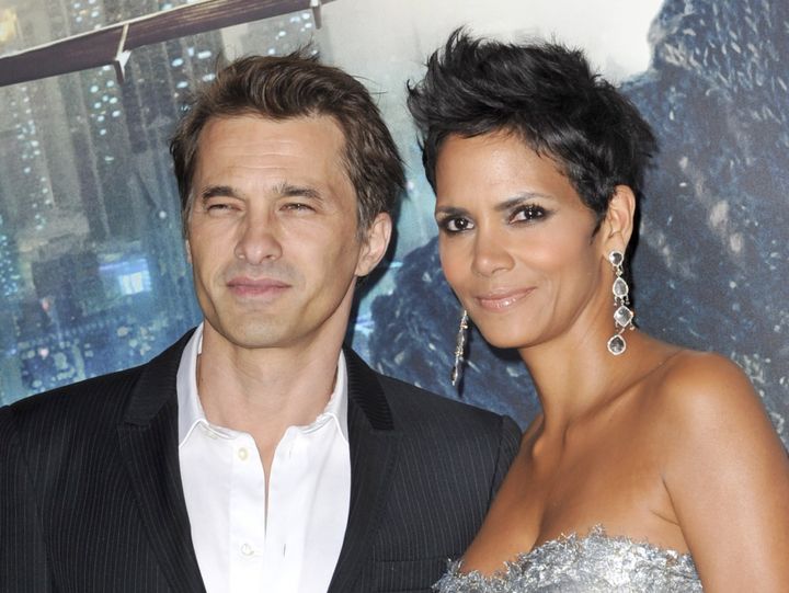 ハル・ベリーとオリヴィエ・マルティネス（2012年） (C) AFLO width=