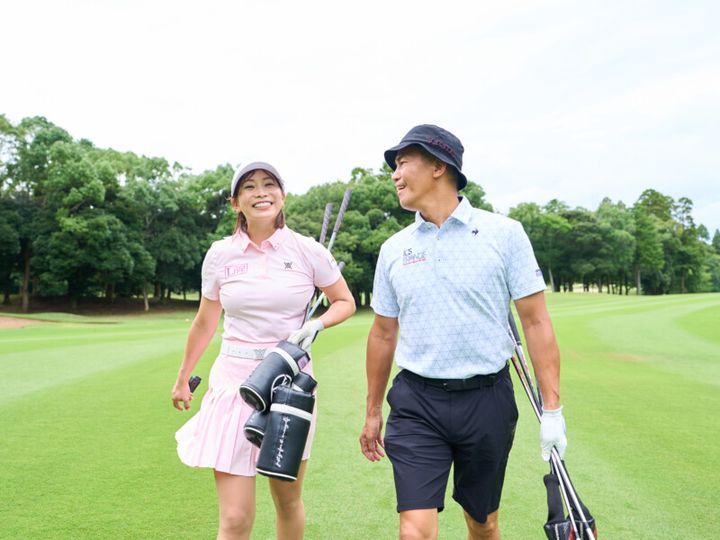 武井壮、人気女子プロと人生論を語る！パワフルなスイングも披露