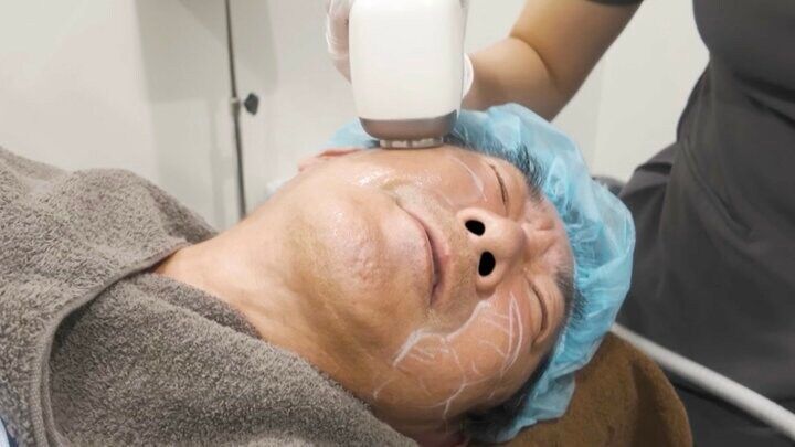 【写真・画像】「何十歳か若返った」 元祖トレンディ俳優（72）が韓国発の最新リフトアップを体験 ビフォー・アフターに「目が違う」「自然」 1枚目