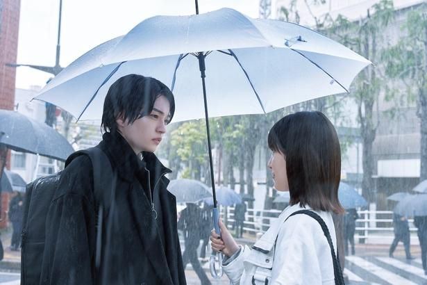 “死神バイト”を通して、死者たちと出会い、成長していく男女を描いた物語 [c]2026藤まる/双葉社・「時給三〇〇円の死神」製作委員会