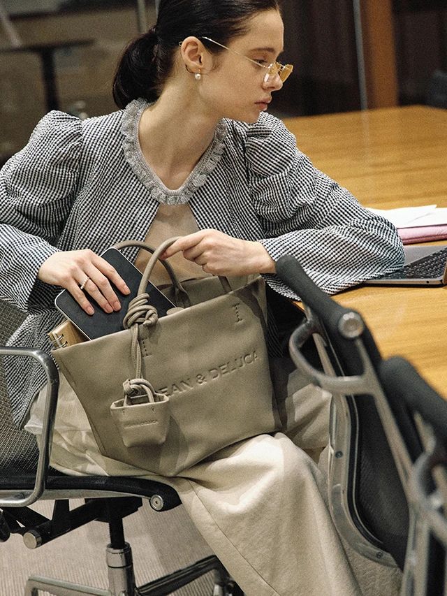 BEAMS COUTUREらしい遊び心を添える、ミニトートチャーム。