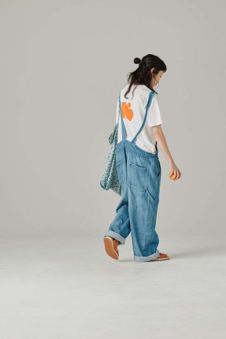 久しぶりのいい天気にはぶかぶかサロペットとロゴＴシャツでラフに【FUDGE FRIEND おしゃれさんの毎日コーディネート vol.748｜田中真里奈】