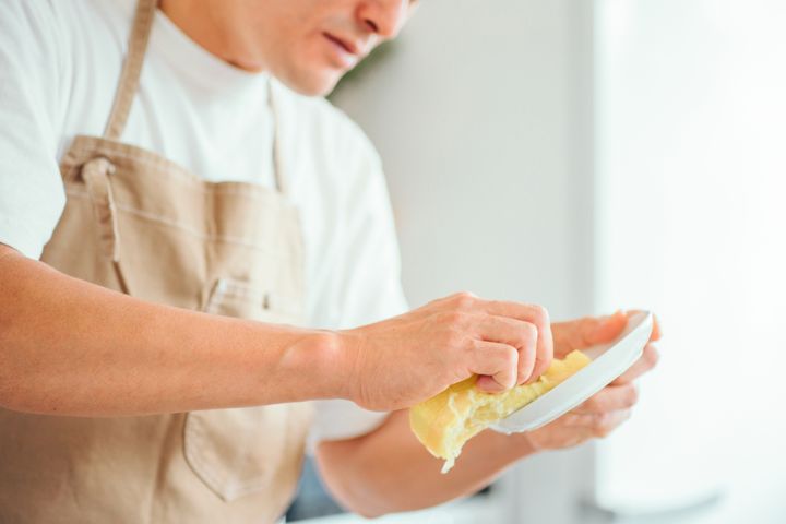 「これでいいの？」食器を洗おうとスポンジを確認した50代男性、妻の返事に家事をする気が消えた