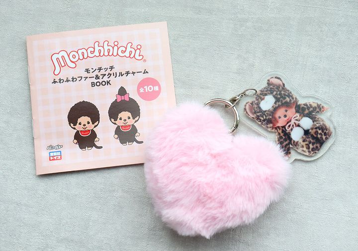 モンチッチ付録BOOKとピンクのファーチャーム、アクリルチャーム