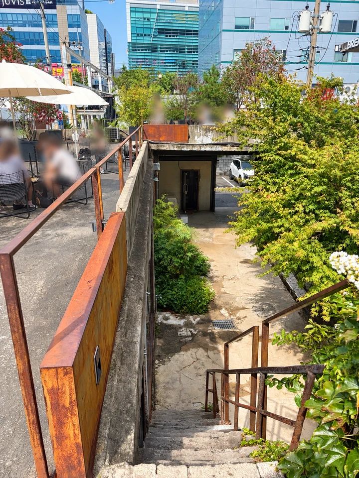 【韓国・聖水カフェ】建築士の私が惹かれた！工場をリノベーションした「cafe onion」_9