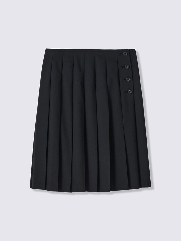 黒色のサイドボタン付きプリーツスカート