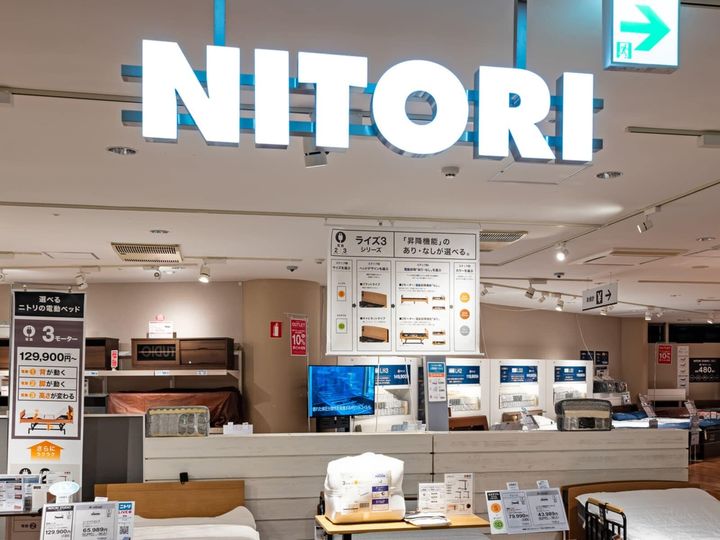 ニトリの「仕切りがはずせるハコブNインボックス」は、仕切りを自由に取り外せる収納ボックスです。スキンケア用品からベビー用品まで幅広い収納に使えると話題になっており、その魅力を紹介します。
