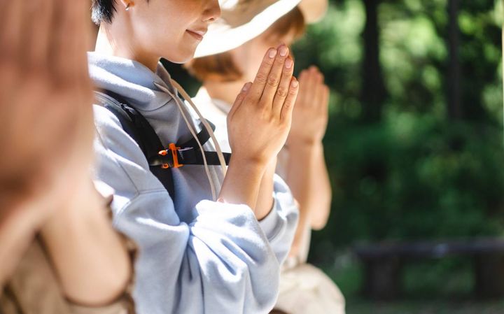 祈る人