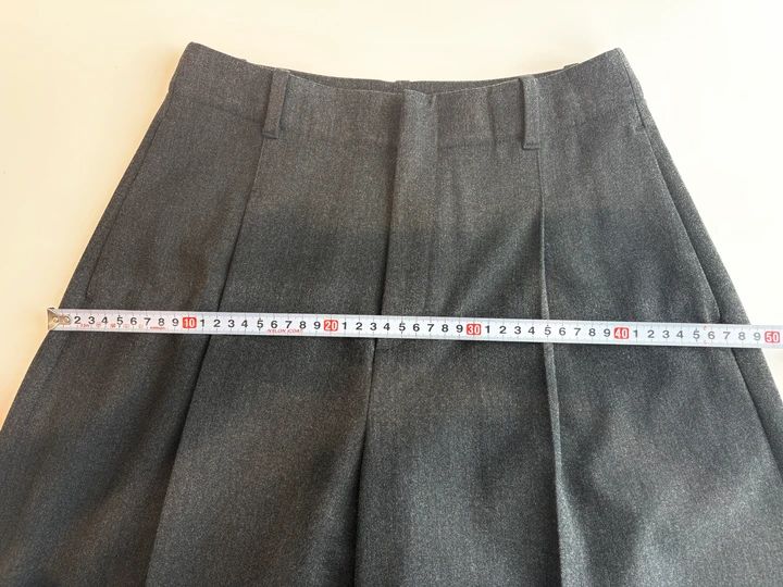 ヒップ（ポケットのつけ根の幅）：約49cm