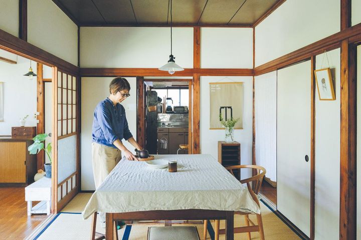 51歳で離婚して葉山の古民家へ。桐野恵美さんが選んだ平屋の「小さい暮らし」再スタートの整え方