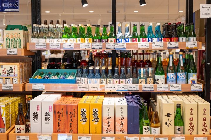 「道の駅 日光 日光街道ニコニコ本陣」品揃え豊富な地酒コーナー