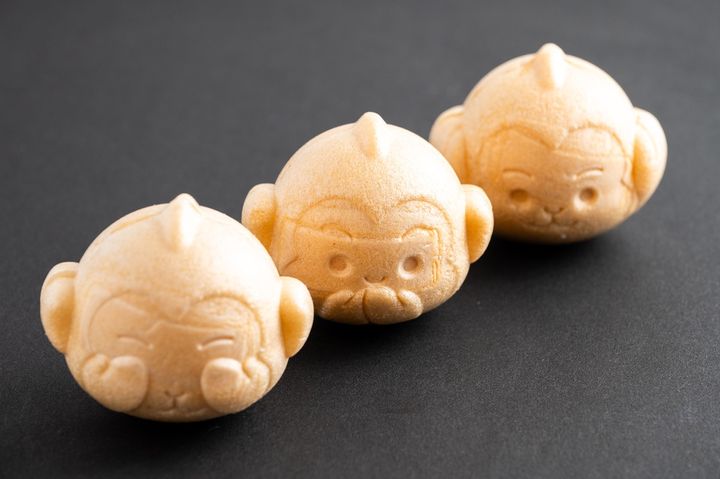 「日光葵 三猿もなか」3個入り486円。一口サイズの最中
