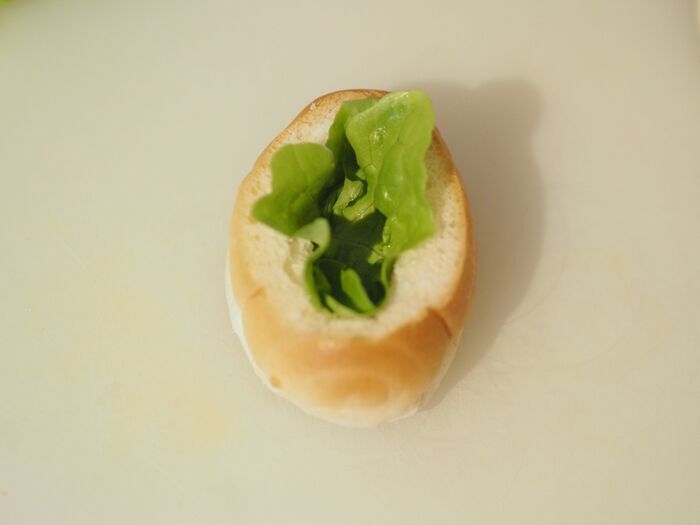『ロールパン』を切って詰めるだけ！お弁当がパッと華やぐ「鉢植えサンド」がかわいすぎる♪