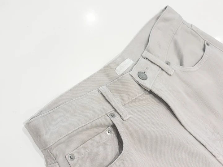 色み：ライトグレーならではの抜け感が魅力