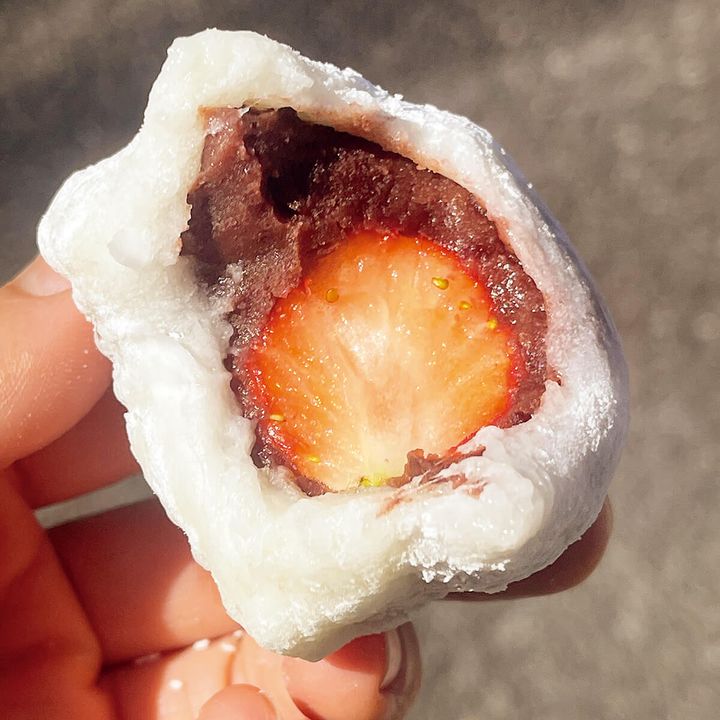 松庵〈越後鶴屋〉イチゴ大福
