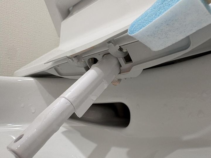 画像1: ②「ここも掃除してなかった……！」ノズルには専用ブラシ