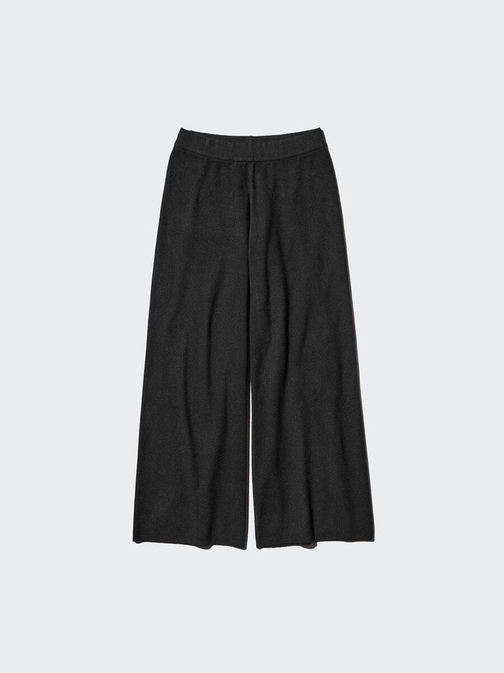 ユニクロの黒いウォッシャブルニットパンツの単体