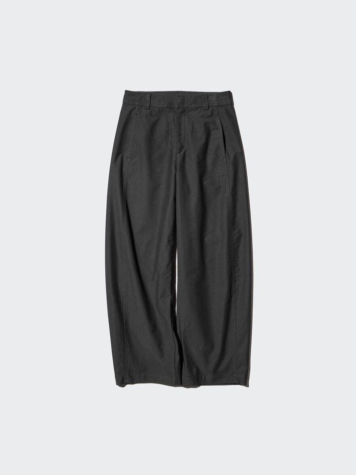 ユニクロの黒いジャージーバレルレッグパンツの単体