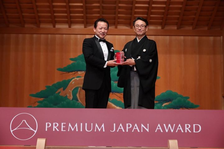 株式会社ルミネ 代表取締役社長 表 輝幸氏と杉原商店 社長・和紙ソムリエ 杉原吉直氏。