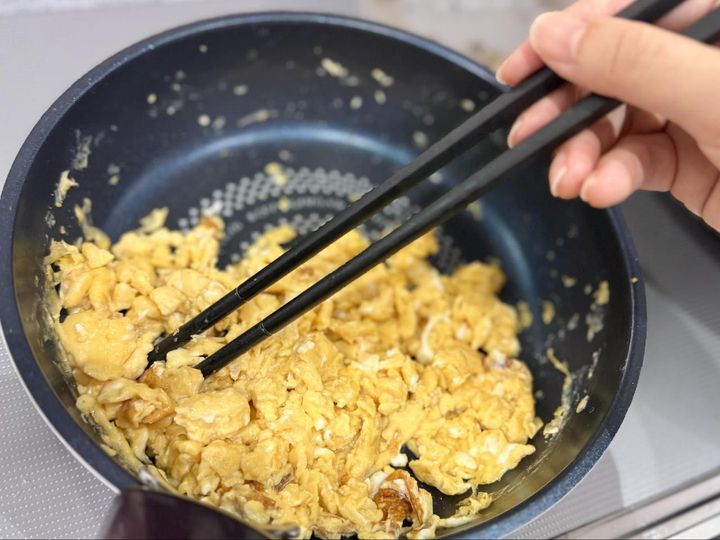 画像: やわらかいシリコーン素材で、混ぜやすく傷つきにくい