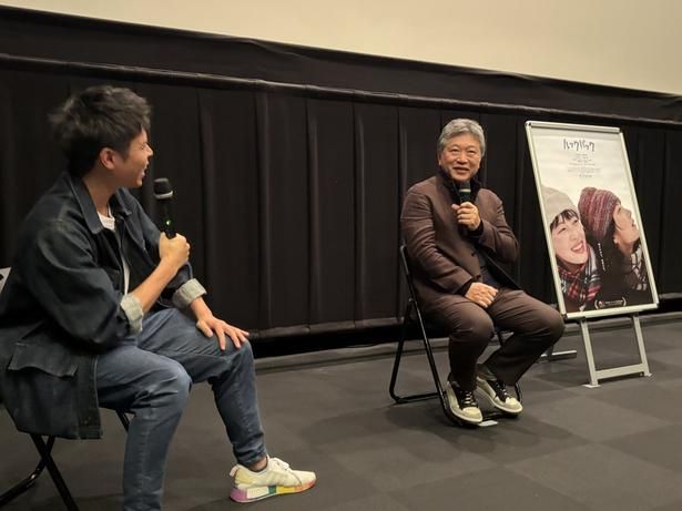 【写真を見る】笑顔で観客からの質問に答える是枝裕和監督 [c]藤本タツキ/集英社 [c]2026 K2 Pictures・集英社
