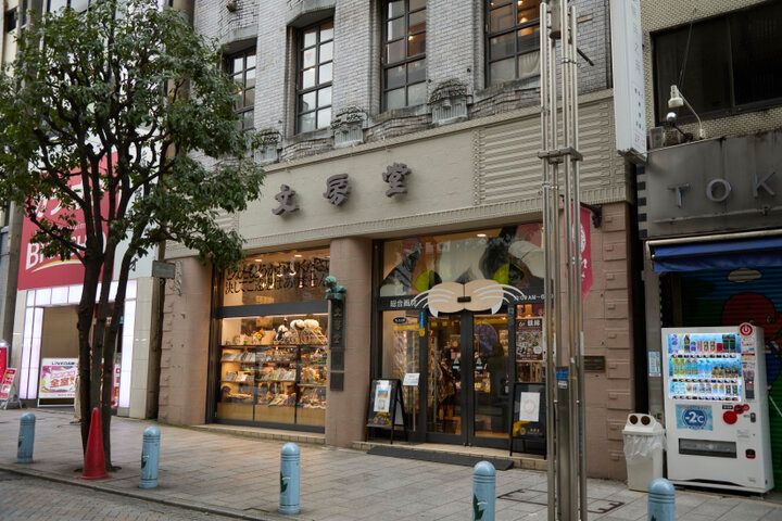 アートを鑑賞しながら静かなティータイムを♪神保町「文房堂GalleryCafe」