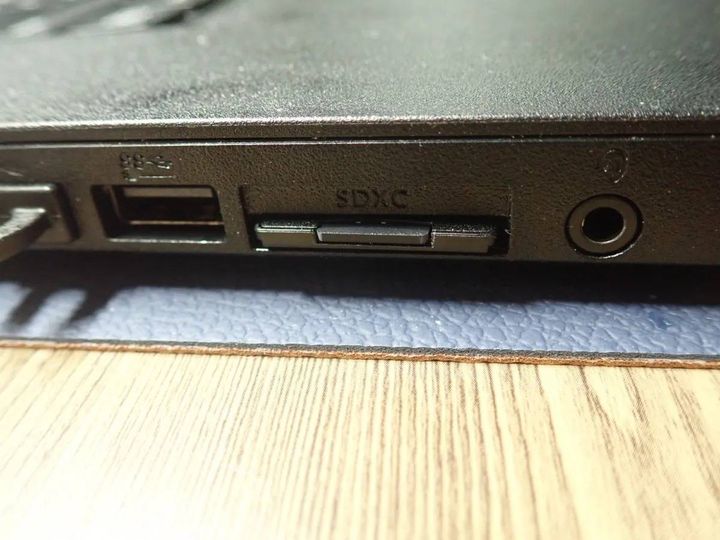 DAISO(ダイソー)：microSD32GB