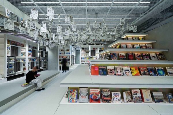 【大阪府大阪市】“泊まれる本屋”にローズソーダやクリームタルトなど、バラがテーマの限定メニュー登場