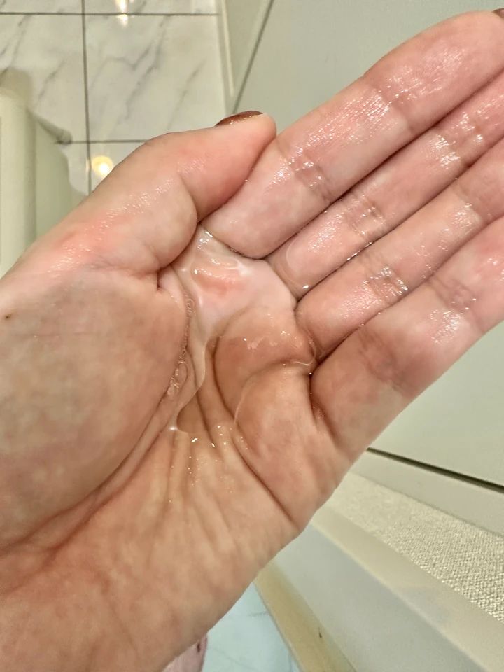 【コスメデコルテ】髪にも導入美容液？AQヘアセラムで感じたサラサラの手触り_2