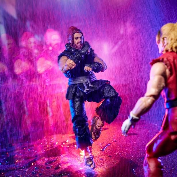 豪鬼おなじみの阿修羅閃空のポーズも(「ストリートファイター／ザ・ムービー: 豪鬼 1/12 アクションフィギュア」) 2026年10月発売 参考価格：7,590円(税込) 発売・販売元：ハズブロ [c] 2026 Capcom and Legendary. [c] 2026 Hasbro. All Rights Reserved.